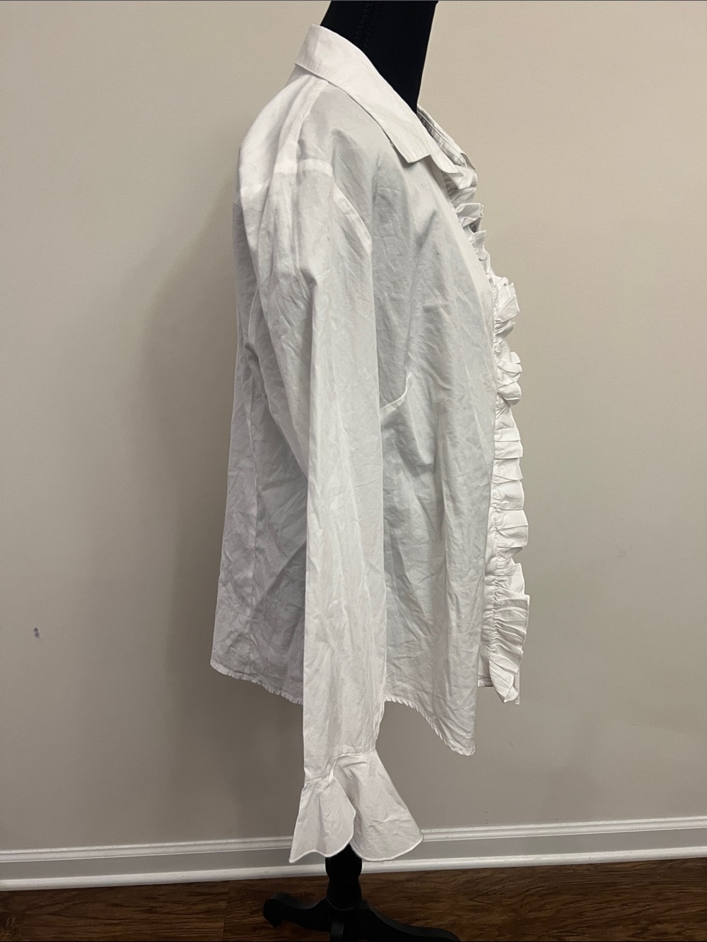 Trina Turk White Blouse with Black Trim - Picture 7 of 9